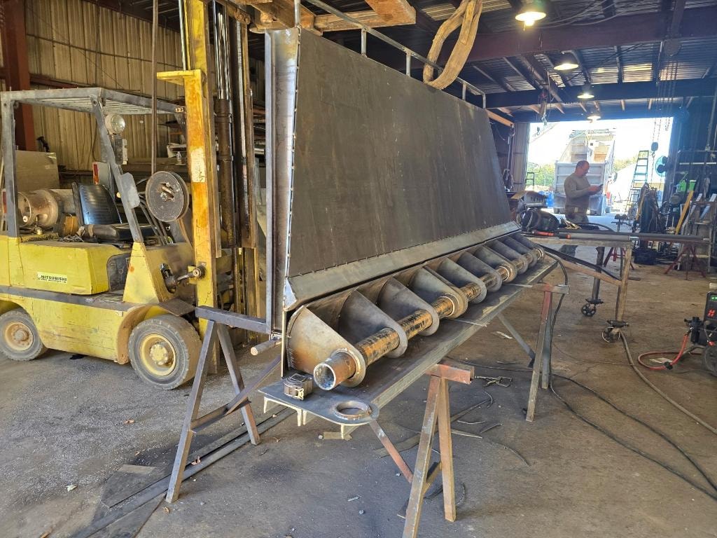 Levelng Spreader Gate